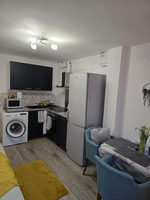 Cozy Flat 1 Bedroom Hucclecote Екстериор снимка