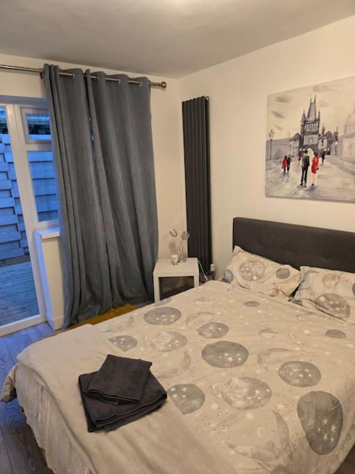 Cozy Flat 1 Bedroom Hucclecote Екстериор снимка
