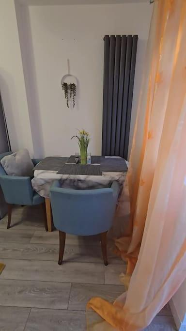 Cozy Flat 1 Bedroom Hucclecote Екстериор снимка
