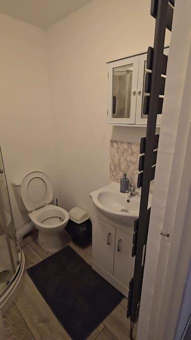 Cozy Flat 1 Bedroom Hucclecote Екстериор снимка