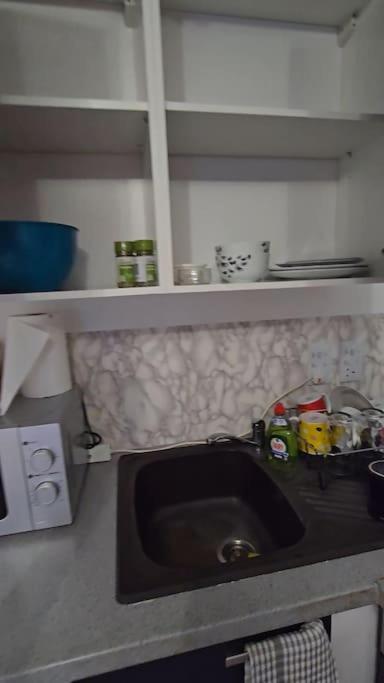 Cozy Flat 1 Bedroom Hucclecote Екстериор снимка